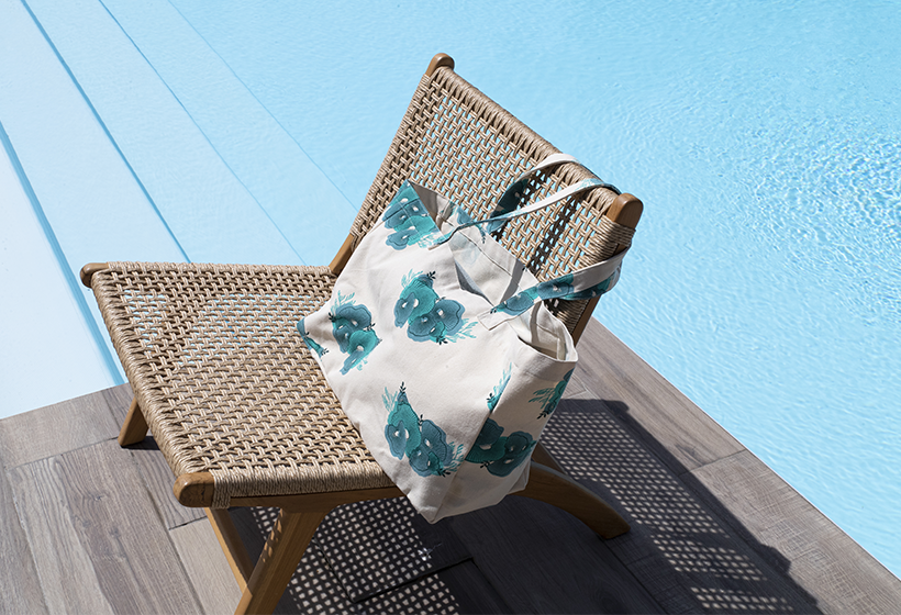 beach bag free with any purchase of 95€ or more